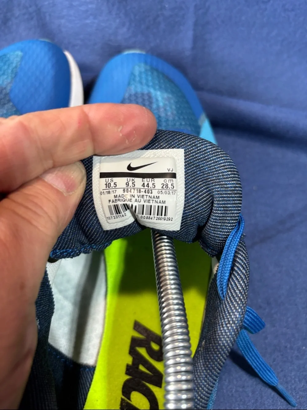 Nike Men's Blue Athletic Running Shoes with Green Swoosh‎